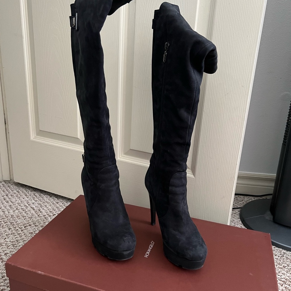 Elegant Black Knee-High Boots